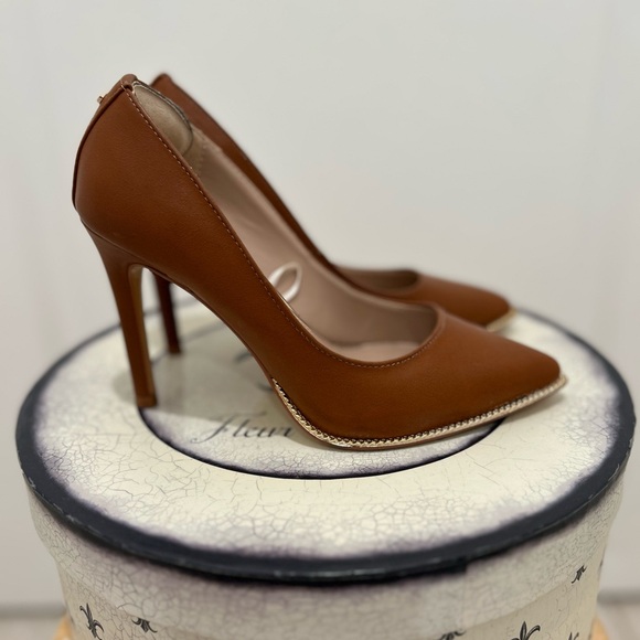 BCBGeneration cognac brown tall pumps with gold braid accent 5 1/2 - Picture 2 of 11
